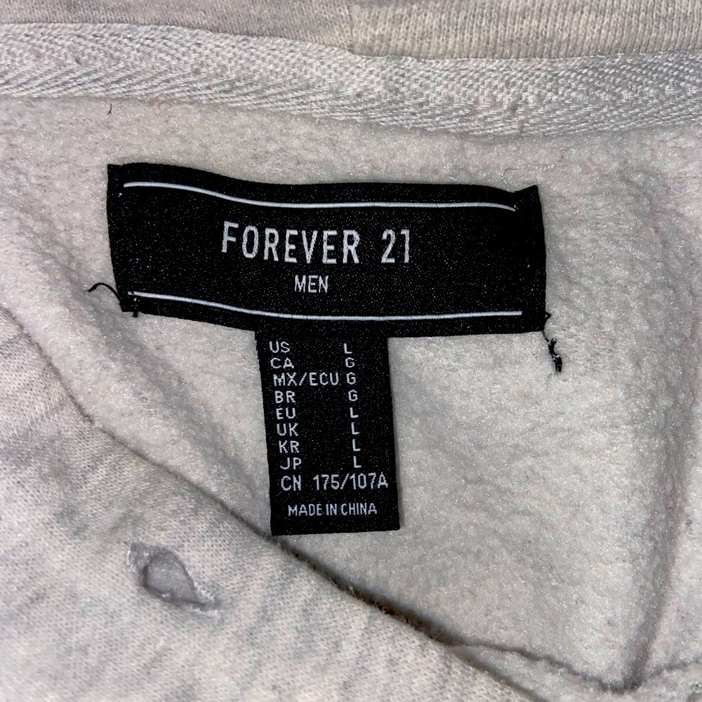 Forever 21 sweater men’s size L, it doesn’t have the strings, and selling it $25